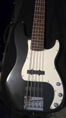 Ic010764653 Squier Precision Bass 5-string Right-handed Solid Black With Gig Bag 2001