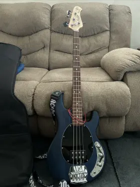 St-ray4hh-cob-m1 Sterling Stingray 4-string Bass Guitar Dark Blue And Silver. Includes Gear Seen