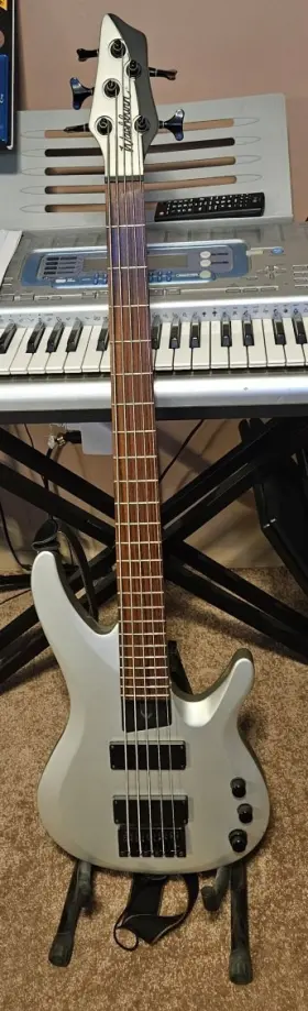 06072682 Washburn 5 String Bass Guitar