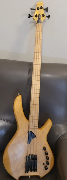 Svl4f-stn-d Willcox Lightwave Saber 4 String Bass With Coffin Case