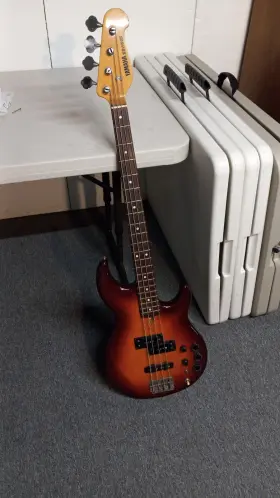 Bb1100s Yamaha Bass Guitar Sunburst With Case 1984 Vintage