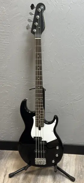 Cp1011058 Yamaha Bb234 4- String Electric Broad Bass Guitar - Black/white