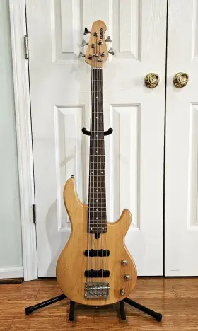 Bbn5 Yamaha Vintage 5 String Bass Guitar - Model Natural