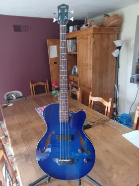 Bex-4 Yamaha Semi-hollow Electric Bass