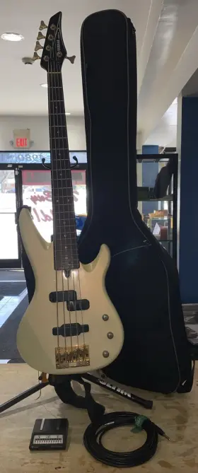 Rbx5a2 Yamaha Rbx5a Used 5 String White With Soft Case
