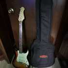 Squier Stratocaster Sunburst Solid Body 6-STRING Right-handed W/ Gig Bag Used. Price: $105.25.