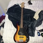 Squier Precision Bass Vintage Modified 4-STRING Rh Solid Maple Sunburst 1996 Used. Price: $200.00.